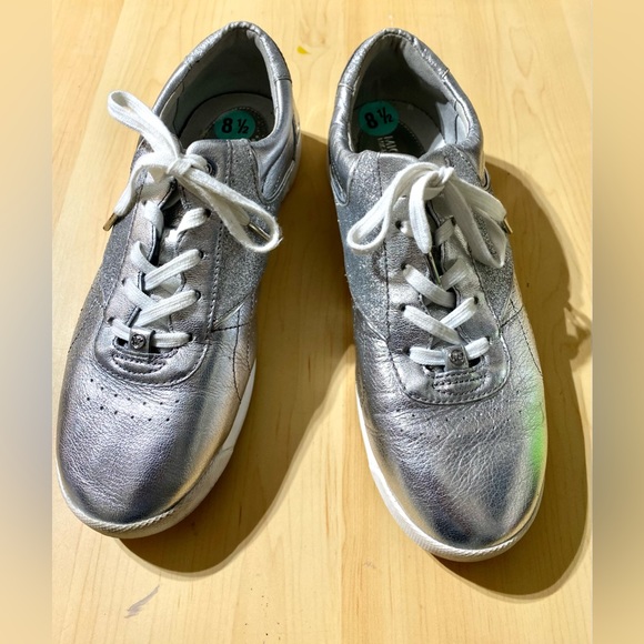 ♦️Michael Kors Women’s Addie lace up Silver Sneakers Size 8.5♦️ - Picture 3 of 14
